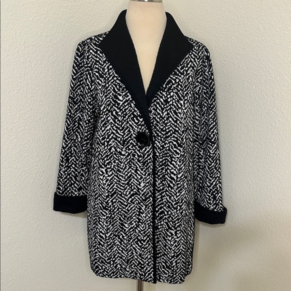 JM Collection Women's Black and White Patterned Coat M Medium